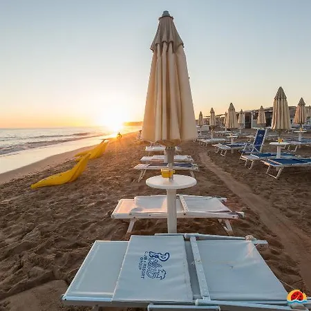 Paradise Hotel 4*